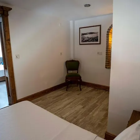 Pietra Bed & Breakfast