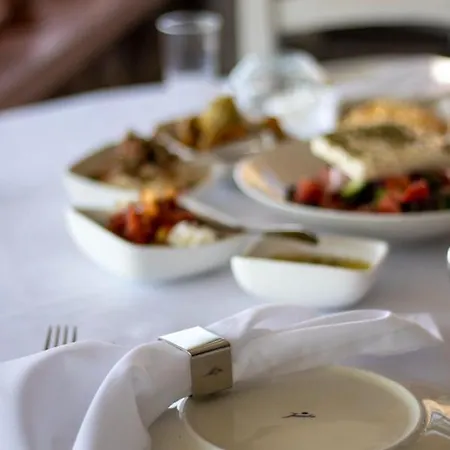 Couette-café Pietra 4*