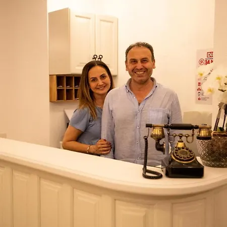 לינה וארוחת בוקר Pietra 4*