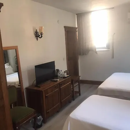Pietra לינה וארוחת בוקר 4*