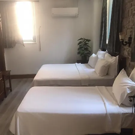 Pietra לינה וארוחת בוקר 4*